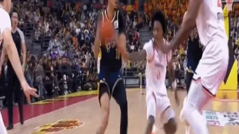 老特拉福德荣耀瞬间：马奎尔社交平台庆终场绝杀